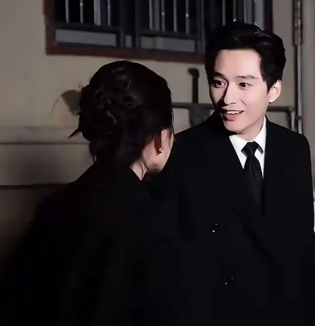 内娱假顶流情侣探班撕开炒CP剧本_娱乐圈中假情侣_私人情感商业KPI转化